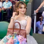 क्यों बैग पर लटक रही हैं डरावनी मुस्कान वाली गुड़िया? बॉलीवुड हसीनाओं का नया ऑब्सेस्शन - लबुबु डॉल्स